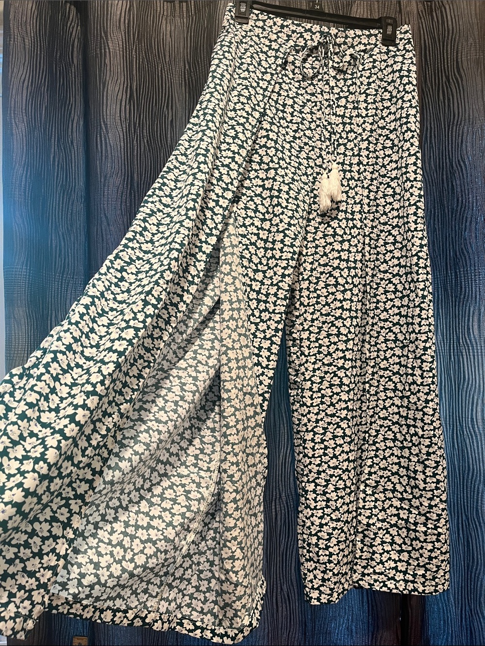 SHEIN Green and White Floral Wide-Leg Tie-Waist Pants